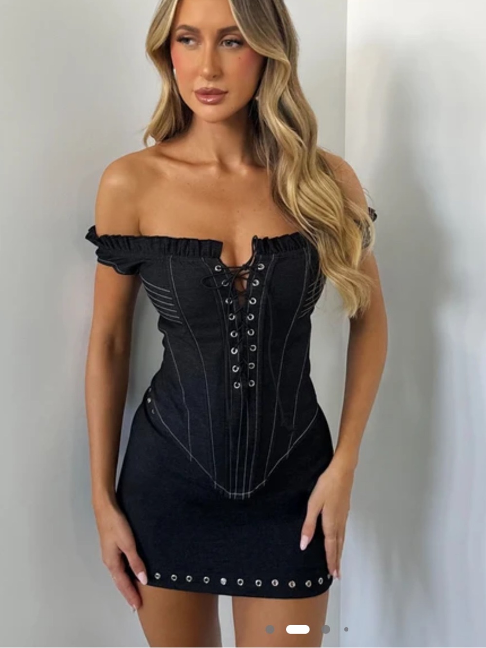 Black Lace-Up Corset and skirt - Picture 2 of 3